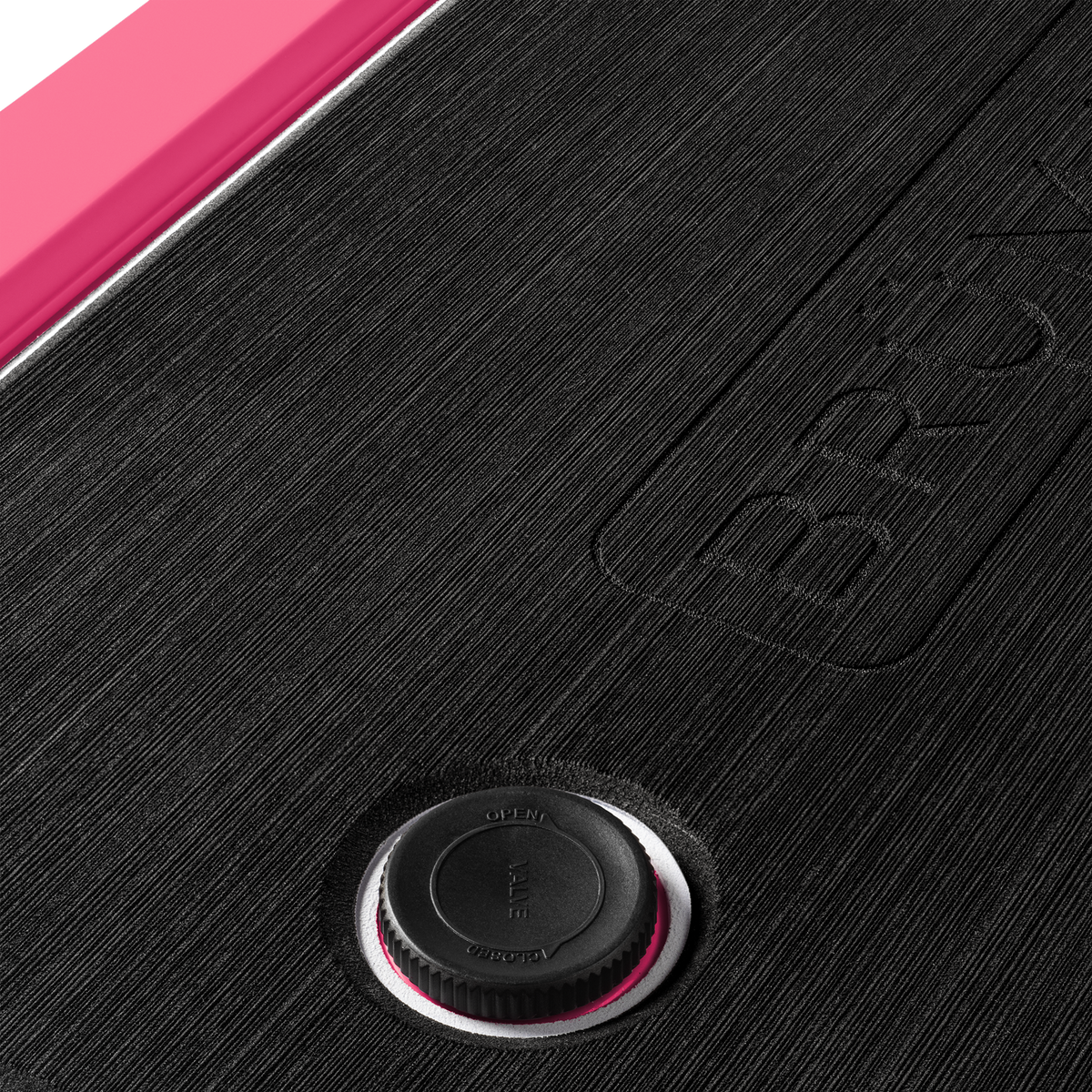 brutank-q3 brutank-55qt-neonpink-vent.png